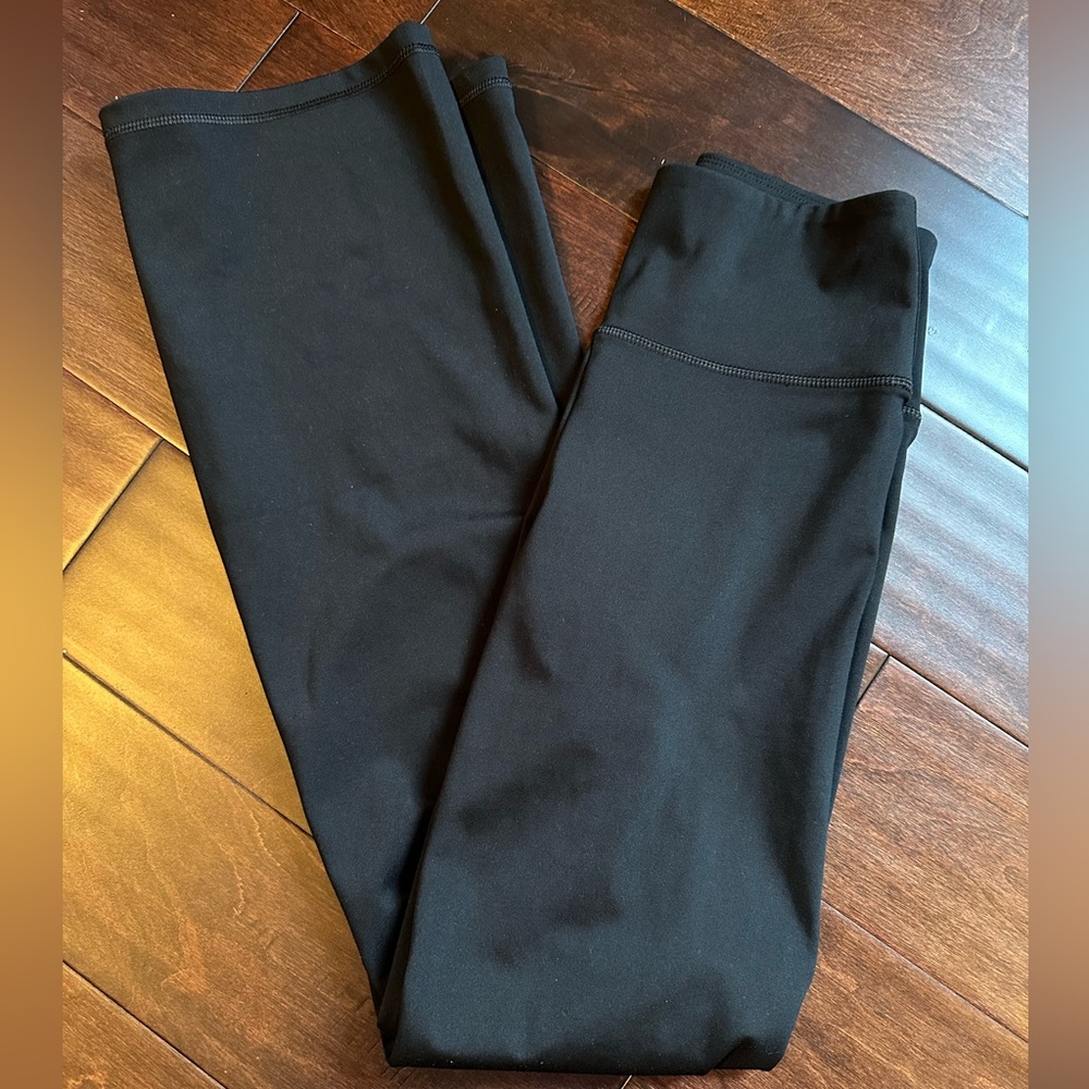 Never worn AE yoga pants